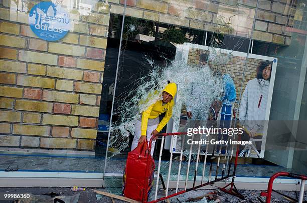 Man loots an adidas athletic store at the CentralWorld mall on May 19, 2010 in Bangkok, Thailand. At least 5 people are reported to have died as...