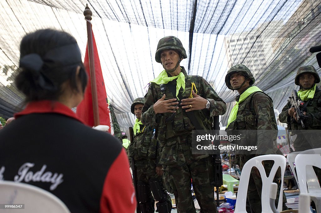 Red-Shirt Leaders Surrender As Government Troops Storm Barricades
