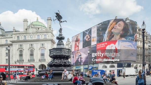 piccadilly circus square - piccadilly circus city of westminster stockfoto's en -beelden