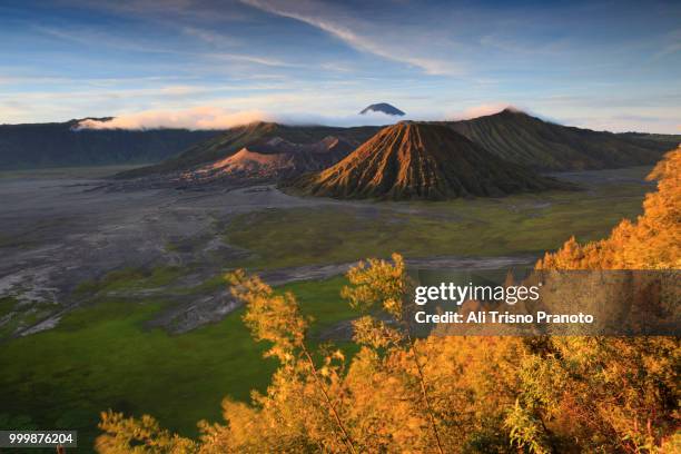 best spot to see sunrise, mt bromo, java - bromo tengger semeru national park stockfoto's en -beelden