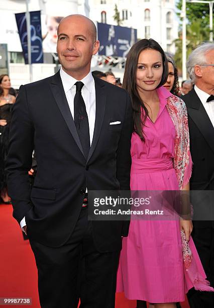 Billy Zane and guest attends the "Poetry" Premiere at the Palais des Festivals during the 63rd Annual Cannes Film Festival on May 19, 2010 in Cannes,...