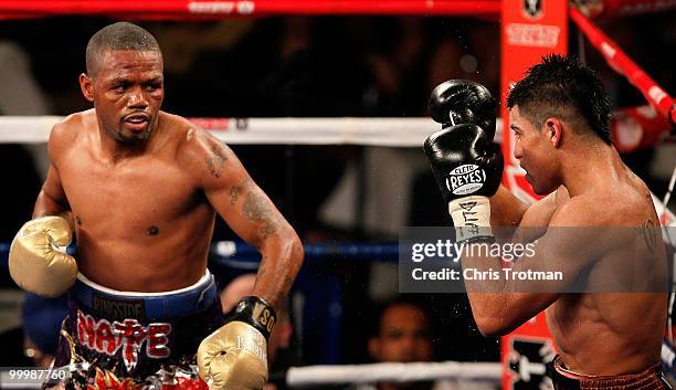 Nate Campbell takes on Victor Ortiz during the super lightweight fight at Madison Square Garden on May 15, 2010 in New York City.