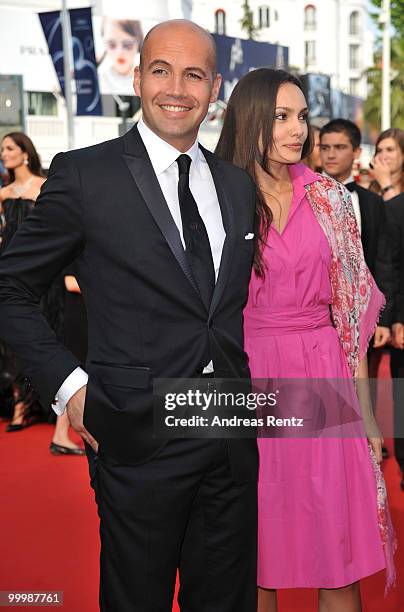 Billy Zane and guest attends the "Poetry" Premiere at the Palais des Festivals during the 63rd Annual Cannes Film Festival on May 19, 2010 in Cannes,...