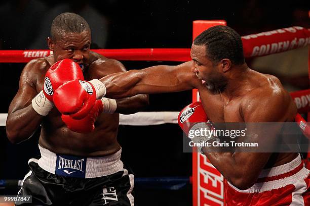 Kelvin Price hits Tor Hamer during the heavyweight fight at Madison Square Garden on May 15, 2010 in New York City.