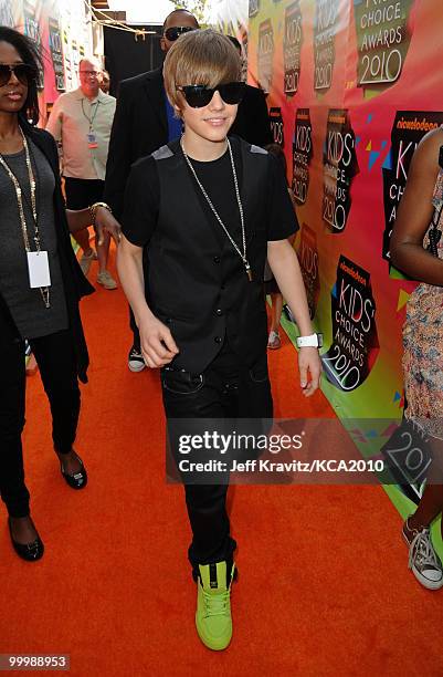 Singer Justin Bieber arrives at Nickelodeon's 23rd Annual Kids' Choice Awards held at UCLA's Pauley Pavilion on March 27, 2010 in Los Angeles,...