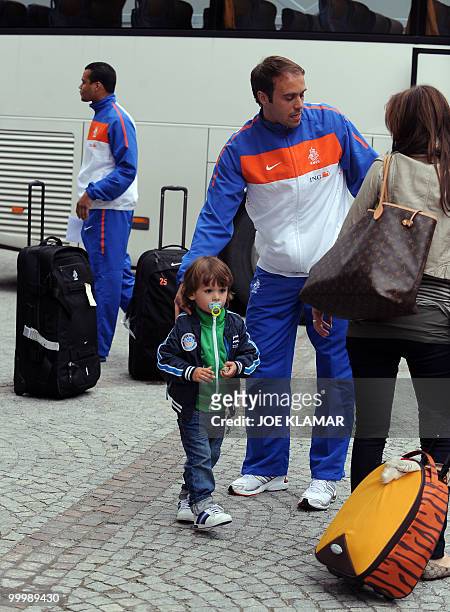 Joris Mathijsen with his son gets out of a bus during the Dutch team's arrival for their training camp in the Tyrolian village of Seefeld in Austria...