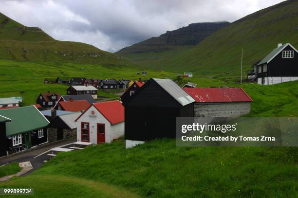 colourful houses of gjógv - temas stock pictures, royalty-free photos & images