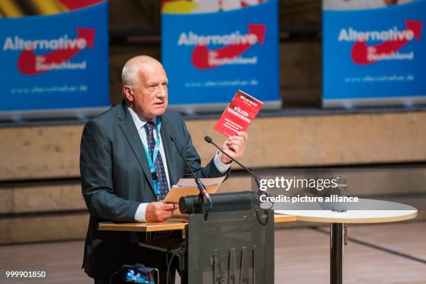 Dpatop - Former Czech president and prime minister Vaclav Klaus attends an election event of the Bavarian section of the right-wing nationalist party...