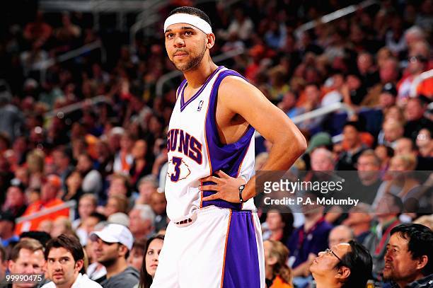 Jared Dudley of the Phoenix Suns looks across the court during the game against the New Orleans Hornets on March 14, 2010 at US Airways Center in...