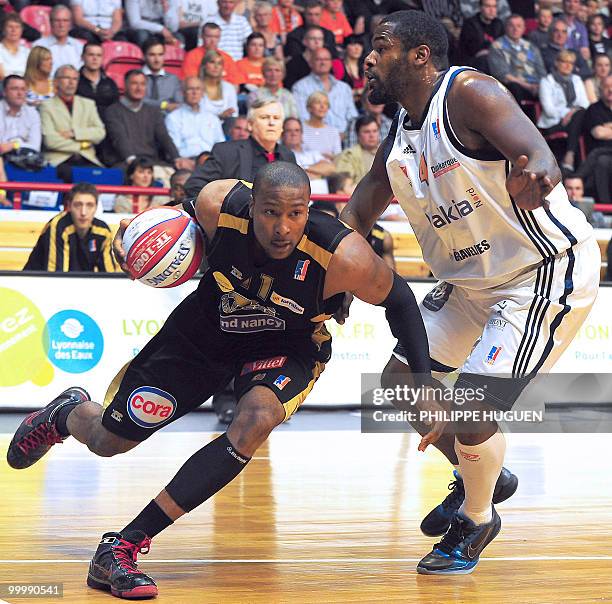 Nancy's Marcus Slaughter tries to escape from Gravelines's J.K Edwards during their basketball ProA quarter final play-off in Gravelines, on May 19...