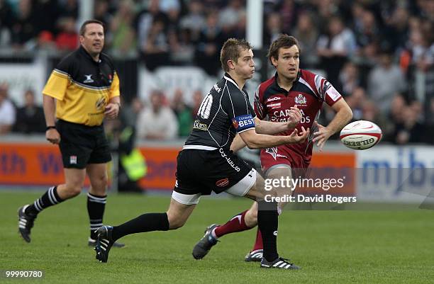 Gareth Steenson of Exeter passes the ball during the Championship playoff final match, 1st leg between Exeter Chiefs and Bristol at Sandy Park on May...