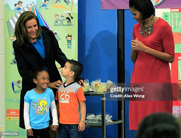 First lady Michelle Obama and her Mexican counterpart Margarita Zavala meet with Head Start students Taylee Jones and Diego Malta as they visit New...