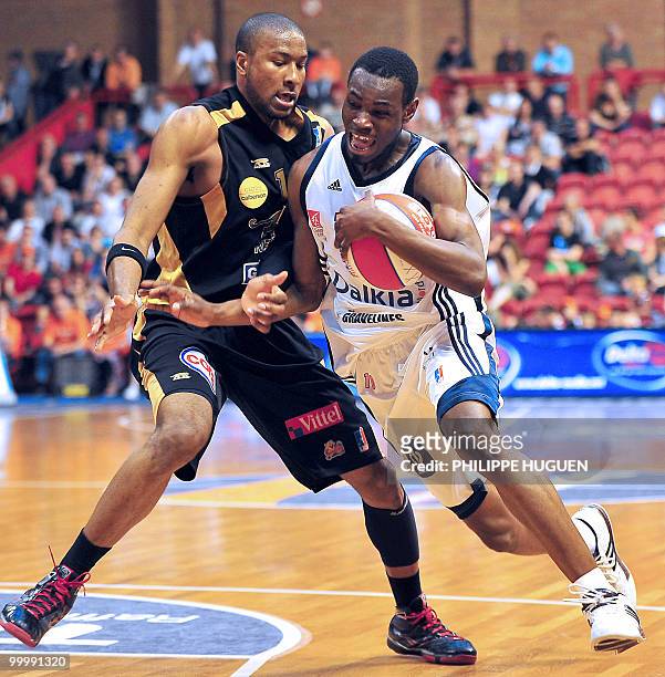 Nancy's Marcus Slaughter tries to stop Gravelines's Yannick Bokolo during their basketball ProA quarter final play-off in Gravelines, on May 19 Mai...