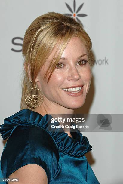 Julie Bowen arrives at the Step Up Women's Network 2010 Inspiration Awards at The Beverly Hilton hotel on May 14, 2010 in Beverly Hills, California.