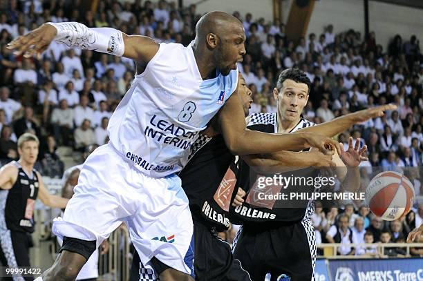 Roanne's French forward Mamoutou Diarra vies with Orleans's French guard Laurent Sciarra during their French ProA basketball play-off match Roanne...