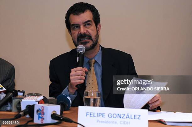 The President of the Inter American Commission of Human Rights Felipe Gonzalez answers questions to the press on May 19, 2010 in Tegucigalpa. A CIDH...