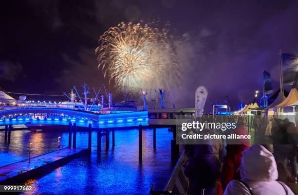 Fireworks light up the night sky during the Hamburg Cruise Days cruise ship festival in Hamburg, Germany, 8 September 2017. Photo: Georg Wendt/dpa