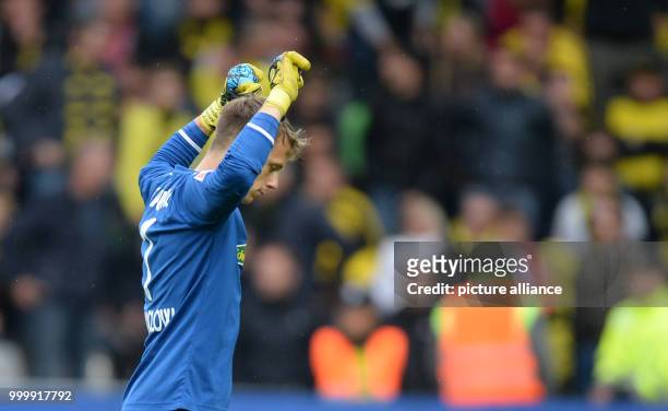 Freiburg's Alexander Schwolow celebrates the 0:0 draw at the end of the German Bundesliga soccer match between SC Freiburg and Borussia Dortmund in...
