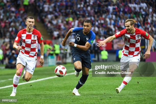 Ivan Perisic of Croatia, Kylian Mbappe of France and Ivan Strinic of Croatia during the World Cup Final match between France and Croatia at Luzhniki...