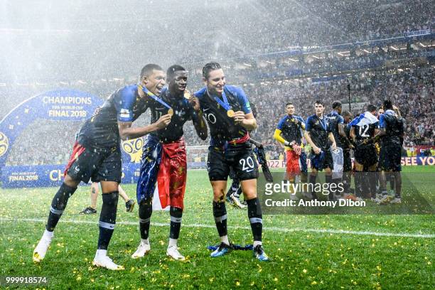 Kylian Mbappe, Ousmane Dembele and Florian Thauvin of France celebrate during the World Cup Final match between France and Croatia at Luzhniki...