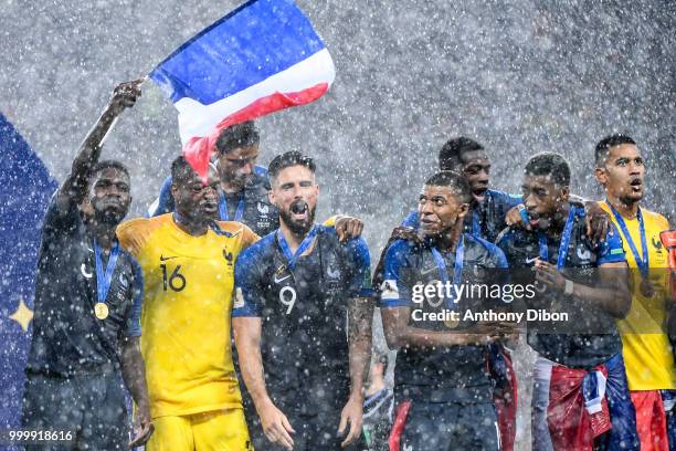 Samuel Umtiti, Steve Mandanda, Olivier Giroud, Kylian Mbappe and Presnel Kimpembe of France celebrate the victory during the World Cup Final match...