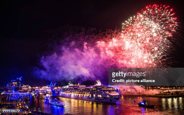 Firework display can be seen above the cruise ship 'Norwegian Jade' during the final parade of the cruise festival Hamburg Cruise Days at the Elbe...