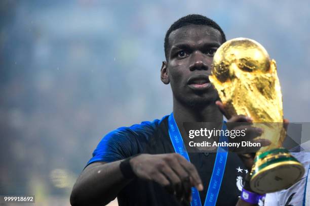 Paul Pogba of France with the trophy during the World Cup Final match between France and Croatia at Luzhniki Stadium on July 15, 2018 in Moscow,...