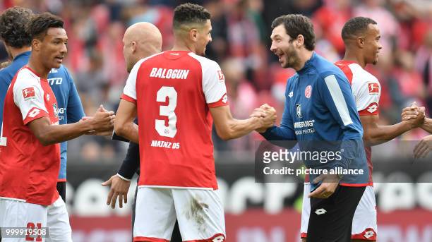 Mainz' coach Sandro Schwarz congratulates Leon Balogun after the Bundesliga soccer match between FSV Mainz 05 and Bayer Leverkusen at the Opel Arena...