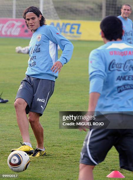 Player Edison Cavani takes part in a training session of the Uruguayan football national team at the Football Association's Sports Complex in...