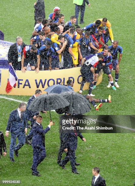 Frence players celebrate while Russian President Vladimir Putin leaves the pitch after the 2018 FIFA World Cup Final between France and Croatia at...