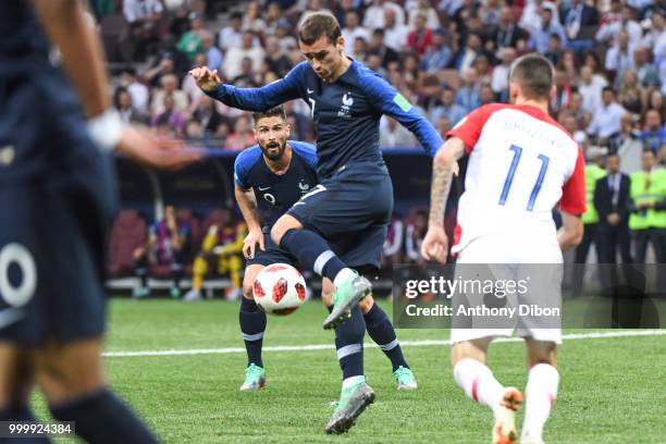 Olivier Giroud and Antoine Griezmann of France during the World Cup Final match between France and Croatia at Luzhniki Stadium on July 15, 2018 in...