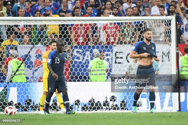 Olivier Giroud of France looks dejected during the World Cup Final match between France and Croatia at Luzhniki Stadium on July 15, 2018 in Moscow,...