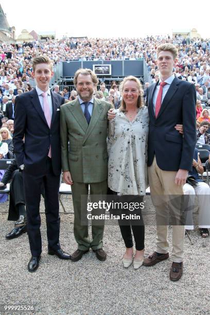 Hubertus von Schoenburg-Glauchau with his father Carl Alban von Schoenburg-Glauchau, his mother Juliet Fowler and his brother Benedikt von...