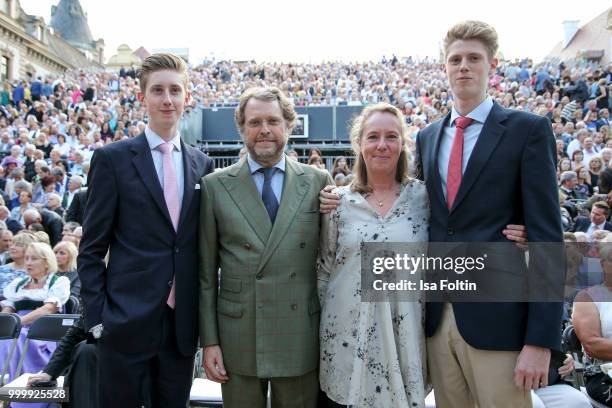 Hubertus von Schoenburg-Glauchau with his father Carl Alban von Schoenburg-Glauchau, his mother Juliet Fowler and his brother Benedikt von...