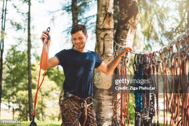 guía de parque de aventura - ziga plahutar fotografías e imágenes de stock