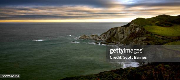 coastal path to bull point - barnes stock-fotos und bilder