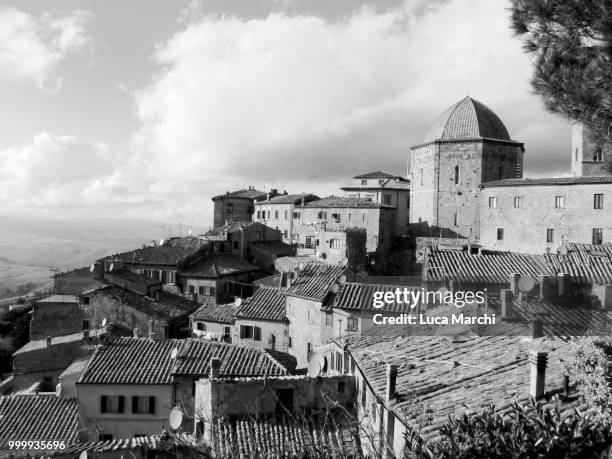 panorama of volterra village, province of pisa . tuscany, italy . black and white photo - a marchi stock-fotos und bilder