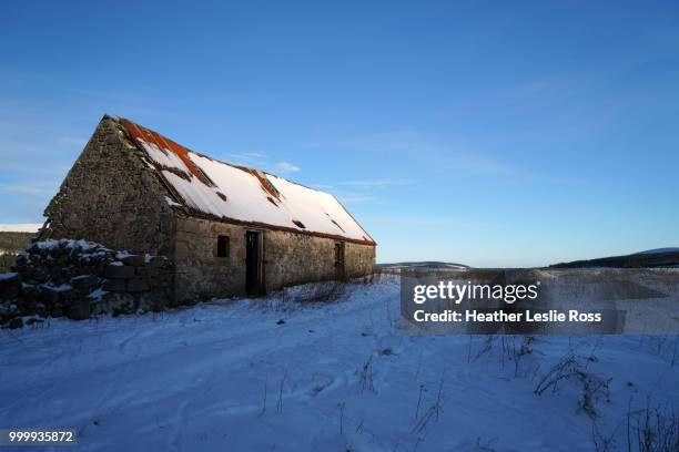 the barn, scottish highlands - leslie stock pictures, royalty-free photos & images