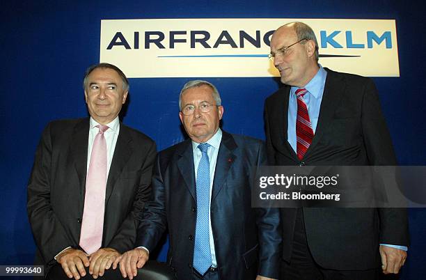 Philippe Calavia, executive vice president and chief financial officer of Air France-KLM Group, left, Pierre-Henri Gourgeon, the company's chief...