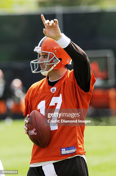 Quarterback Jake Delhomme of the Cleveland Browns gestures to a receiver during the team's organized team activity on May 19, 2010 at the Cleveland...