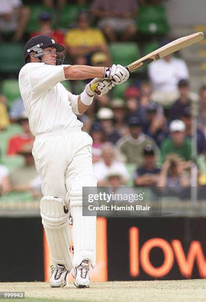 Lou Vincent of New Zealand hooks the ball during day one of the Third Test between Australia and New Zealand, played at The WACA, Perth, Australia....