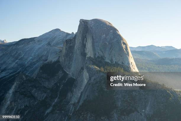 first light on half dome - mariposa county photos et images de collection