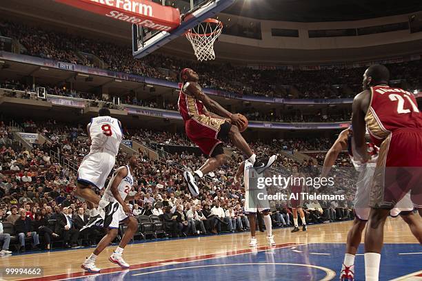 Cleveland Cavaliers LeBron James in action, dunk vs Philadelphia 76ers. Philadelphia, PA 3/12/2010 CREDIT: Al Tielemans