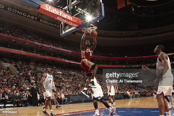 Cleveland Cavaliers LeBron James in action, dunk vs Philadelphia 76ers. Philadelphia, PA 3/12/2010 CREDIT: Al Tielemans