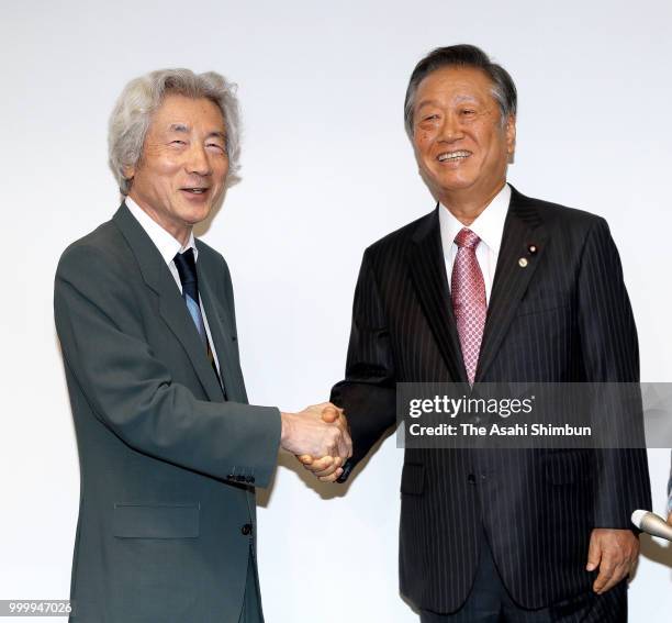 Former Prime Minister Junichiro Koizumi shakes hands with Liberal Party leader Ichiro Ozawa after addressing at a political school hosted by Ozawa on...