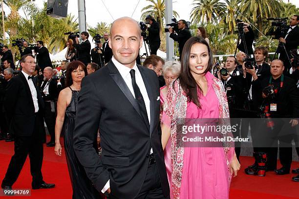 Billy Zane and guest attend the 'Poetry' Premiere at the Palais des Festivals during the 63rd Annual Cannes Film Festival on May 19, 2010 in Cannes,...