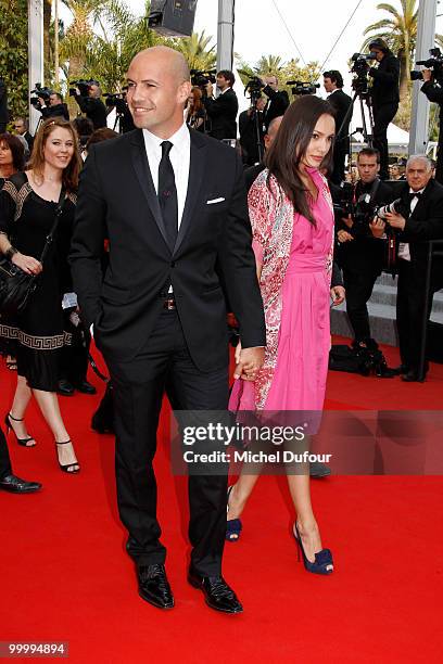 Billy Zane and guest attend the 'Poetry' Premiere at the Palais des Festivals during the 63rd Annual Cannes Film Festival on May 19, 2010 in Cannes,...