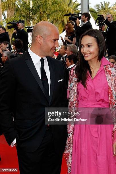 Billy Zane and guest attend the 'Poetry' Premiere at the Palais des Festivals during the 63rd Annual Cannes Film Festival on May 19, 2010 in Cannes,...