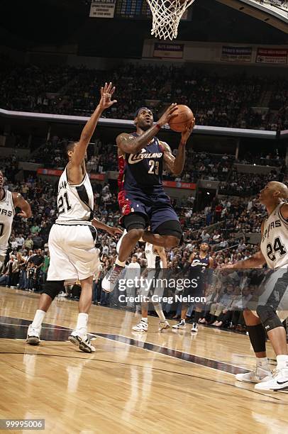 Cleveland Cavaliers LeBron James in action vs San Antonio Spurs. San Antonio, TX 3/26/2010 CREDIT: Greg Nelson