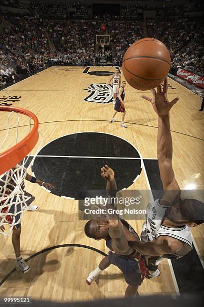 San Antonio Spurs Tim Duncan in action vs Cleveland Cavaliers. San Antonio, TX 3/26/2010 CREDIT: Greg Nelson